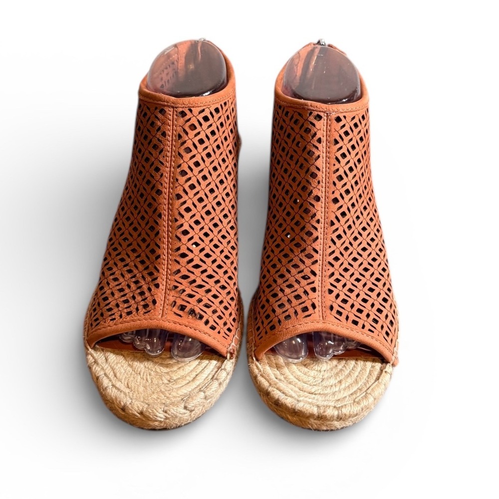 Vince Camuto Perforated Wedge Espadrille‎ Booties Sushi clay Leather Size 9